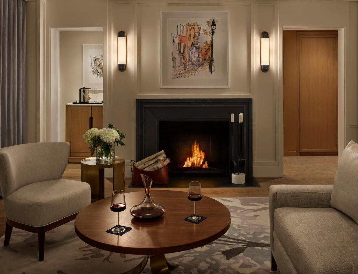 The Newbury Boston Hotell Eksteriør bilde A living room at The Ritz-Carlton, Washington, D.C.