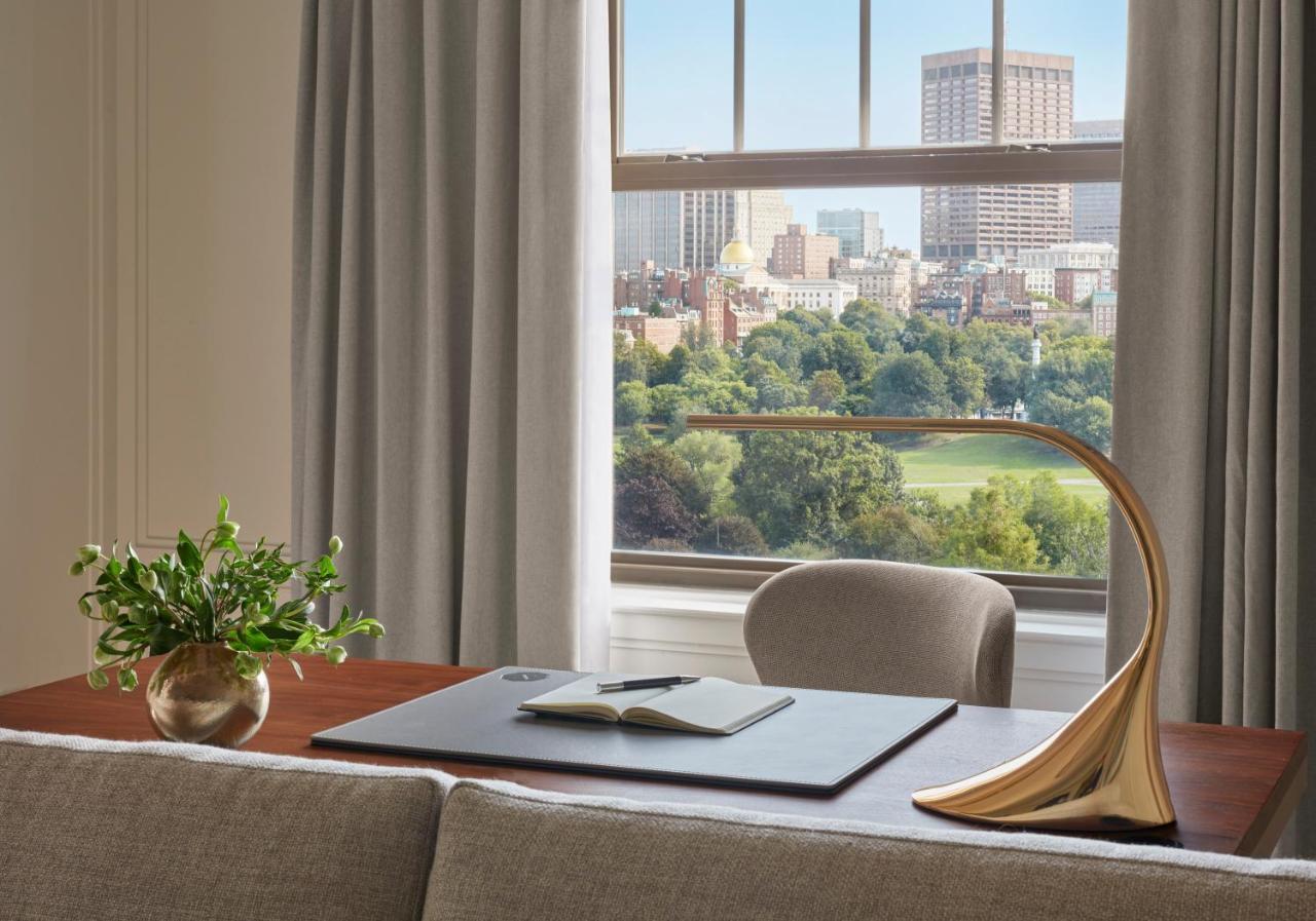 The Newbury Boston Hotell Eksteriør bilde The Central Park Tower desk lamp