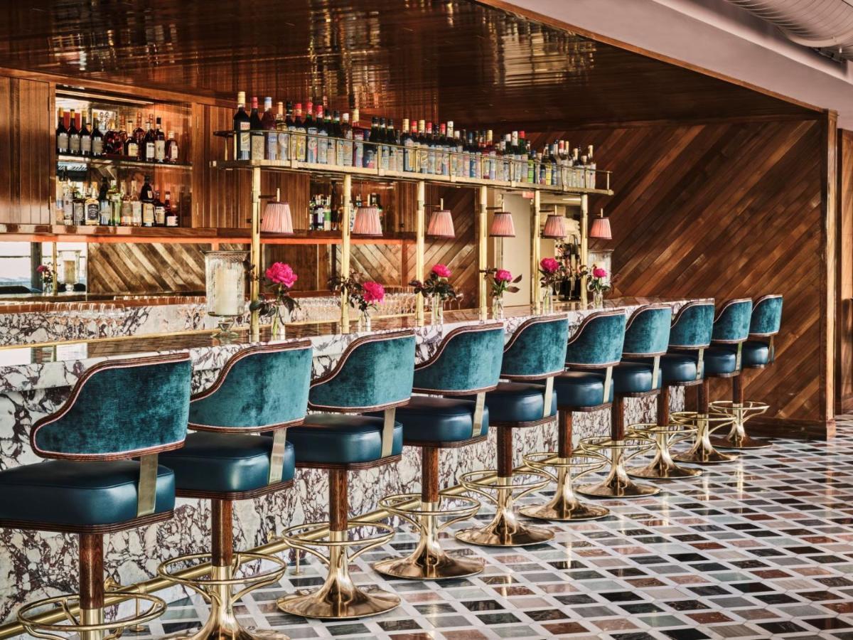 The Newbury Boston Hotell Eksteriør bilde The bar at the 1930s-inspired restaurant