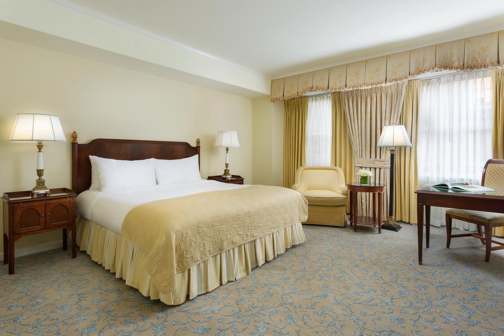 The Newbury Boston Hotell Eksteriør bilde A guest room at the Waldorf Astoria New York