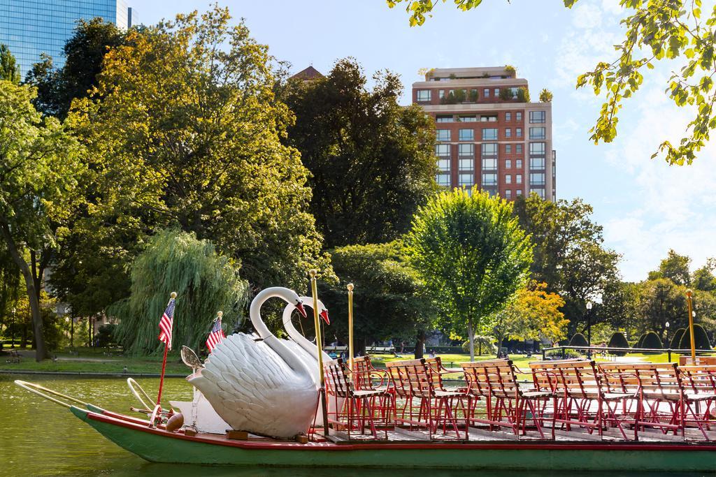 The Newbury Boston Hotell Eksteriør bilde Swan boats at the Public Garden