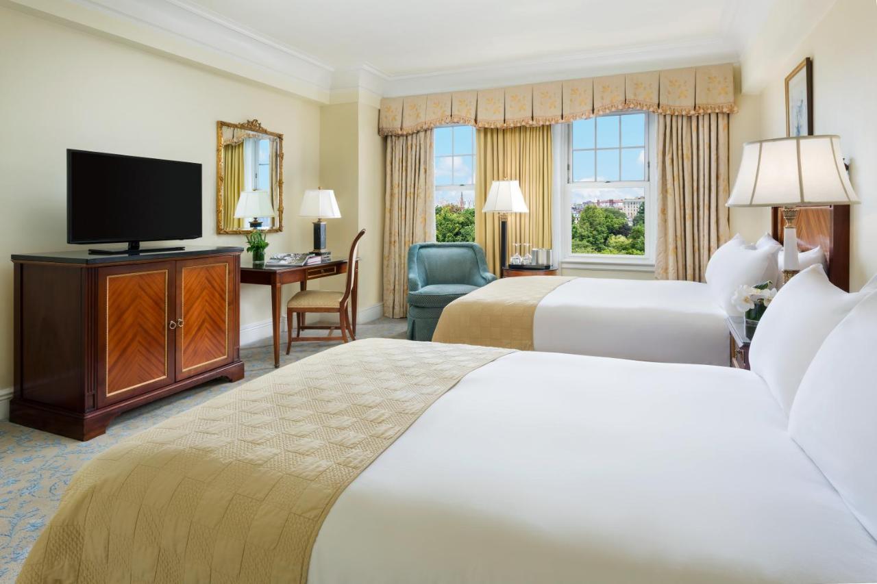 The Newbury Boston Hotell Eksteriør bilde A guest room at the Waldorf Astoria Washington DC